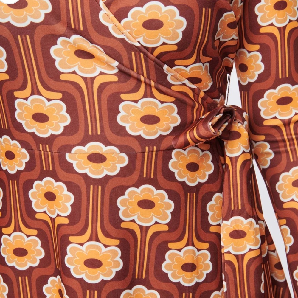 Daisy daze wrap dress - Picture 2 of 2